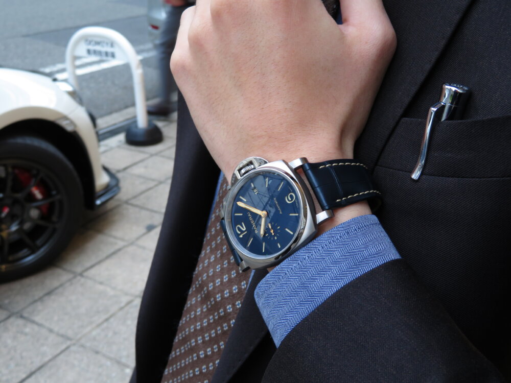 パネライは“デカい”だけじゃない！ スーツとの相性も抜群な薄型