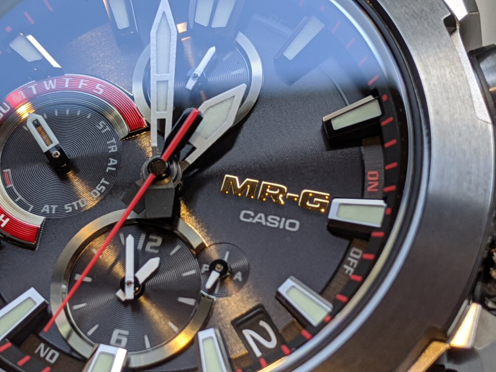 シルバーの輝きが存在感を放つ、G-SHOCKの最上級ライン『MR-G