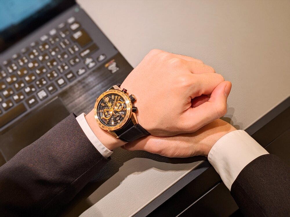 ゴールドと相性の良いブラックで高級感溢れるTAG Heuerのカレラ