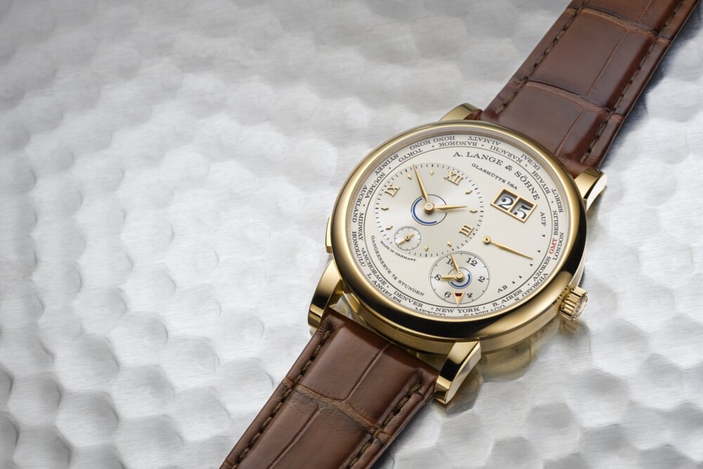 <A.ランゲ&ゾーネ>““決して立ち止まらない””  進化したランゲ1 ・タイムゾーン - A.LANGE＆SÖHNE（取扱い終了） 
