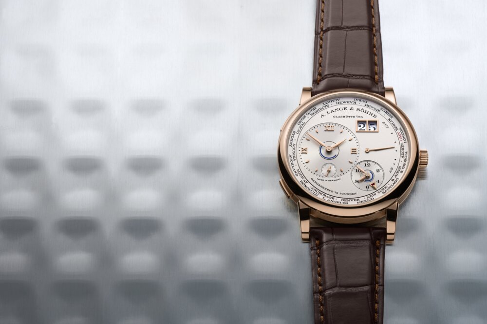 <A.ランゲ&ゾーネ>““決して立ち止まらない””  進化したランゲ1 ・タイムゾーン - A.LANGE＆SÖHNE（取扱い終了） 