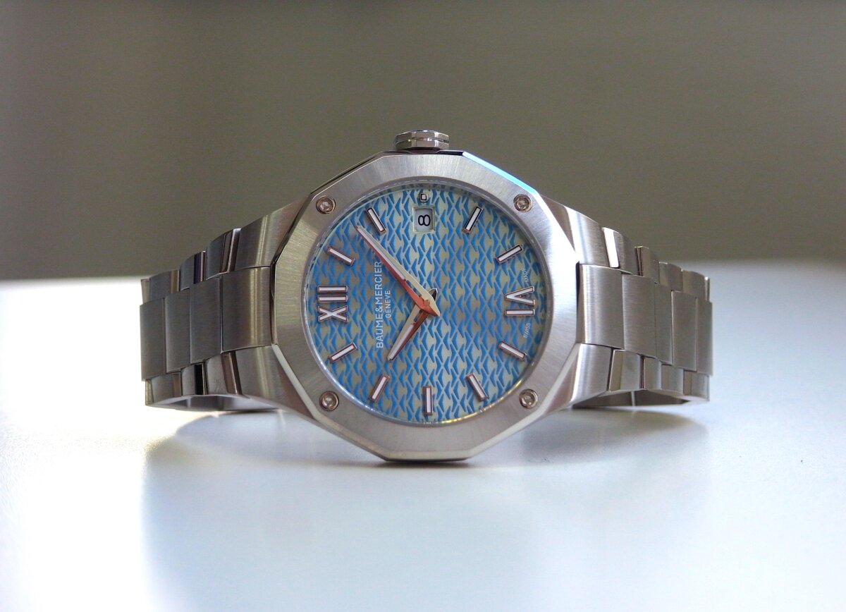 ボーム＆メルシエ　リビエラ　クオーツ ボーム＆メルシエ「リビエラ」に、夏の訪れを知らせる色鮮やかな