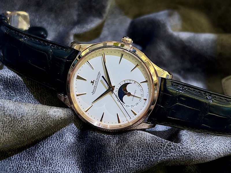 上品な輝きと神秘的なムーンフェイズ（Q1362510）～ジャガー