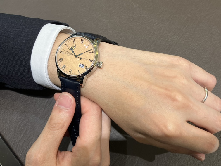 クラシックでエレガントな2025年新作モデルセネタ・エクセレンス・パノラマデイト・ムーンフェイズ - Glashütte Original