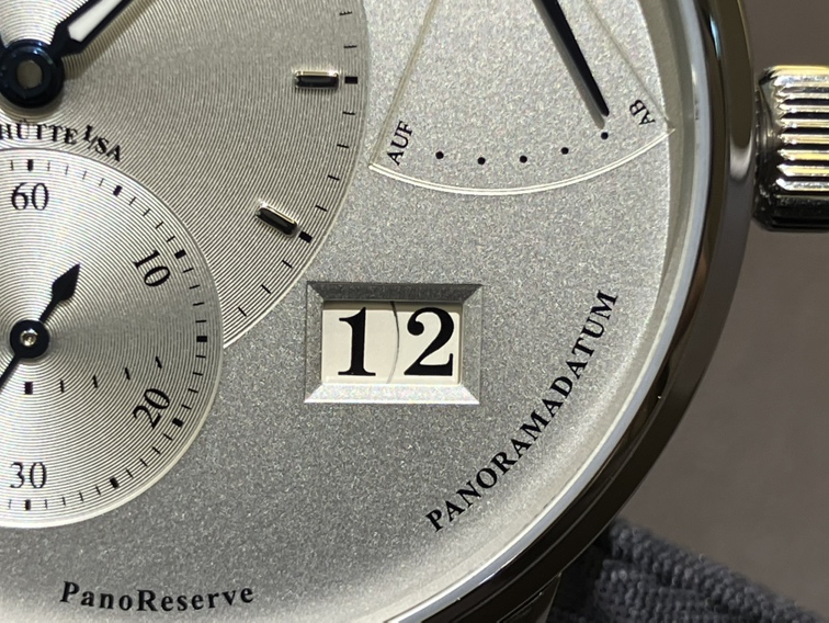 左右非対称のレイアウトが魅力的なグラスヒュッテオリジナル パノリザーブ - Glashütte Original