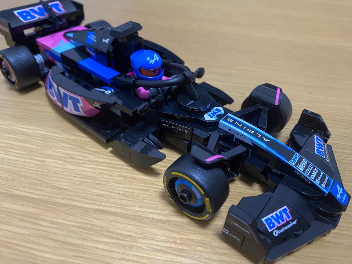 【H.モーザー】第二弾！私も「これ」を作ってみました！！　今年はF１が熱い　～アルピーヌ×H.モーザー～ - H.Moser＆Cie. 