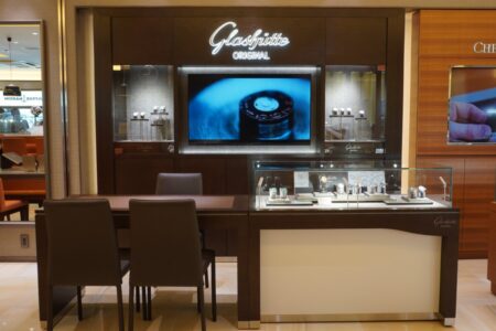 心斎橋店グラスヒュッテオリジナルコーナーがリニューアルしました。