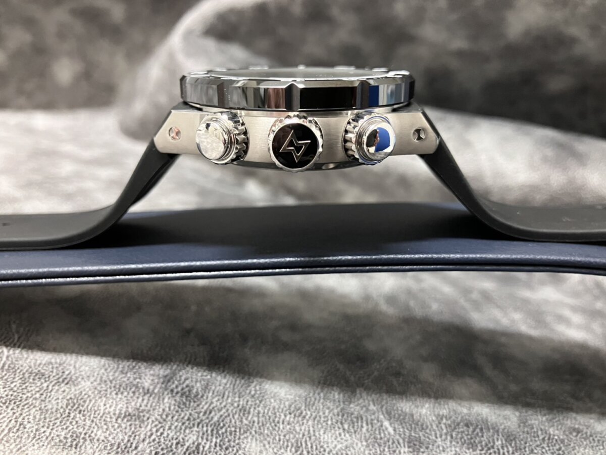 夏に使いたい!日本限定のクロノオフショア1。 - EDOX