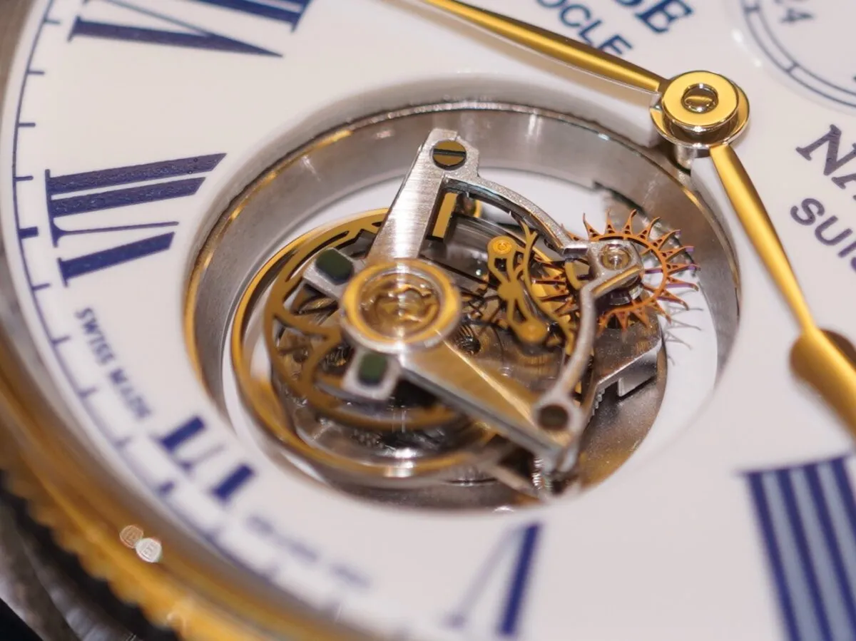 【マリーン トルピユール トゥールビヨン】海で証明された精度の遺産 - ULYSSE NARDIN 