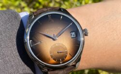 【H.モーザー】ミニマリズムを追求した複雑時計「エンデバー・パーペチュアルカレンダー　スモークサーモン」（1800-0207）