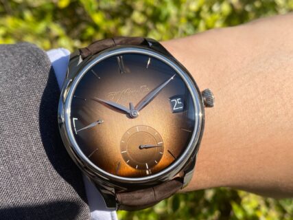 【H.モーザー】ミニマリズムを追求した複雑時計「エンデバー・パーペチュアルカレンダー　スモークサーモン」（1800-0207）