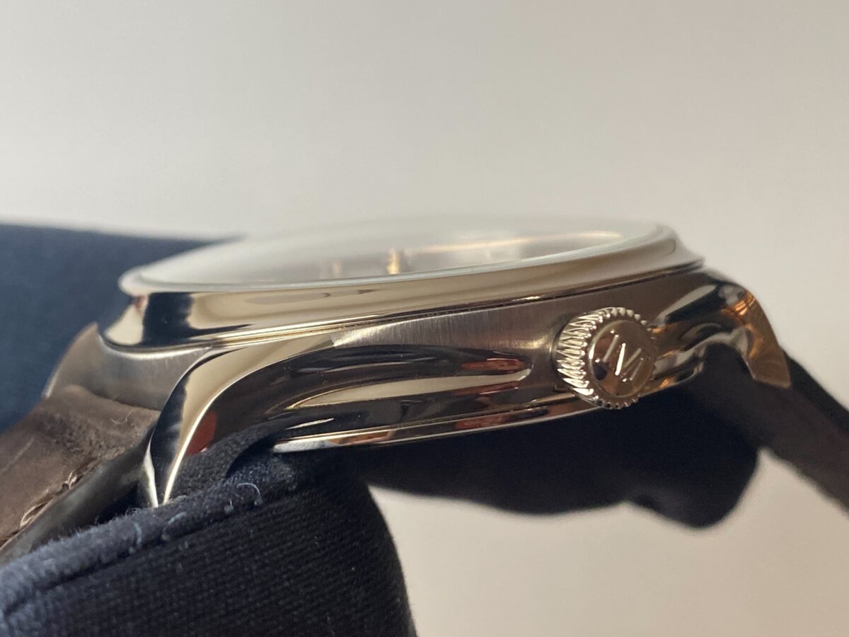 画像 【H.モーザー】ミニマリズムを追求した複雑時計「エンデバー・パーペチュアルカレンダー スモークサーモン」(1800-0207) - H.Moser&Cie.