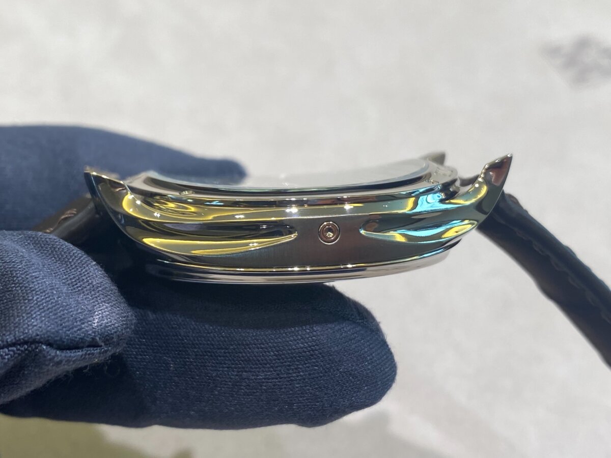 画像 【H.モーザー】ミニマリズムを追求した複雑時計「エンデバー・パーペチュアルカレンダー スモークサーモン」(1800-0207) - H.Moser&Cie.