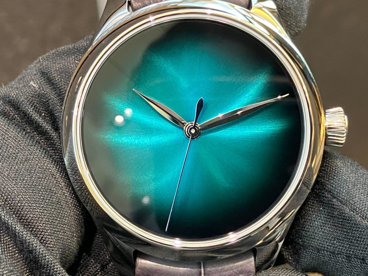 【H.モーザー】廃盤モデル入荷！3針で38mmは、このモデルのみ！？「エンデバー  センターセコンド  コンセプト　ブルーラグーン」（1200-1240） - H.Moser＆Cie. 