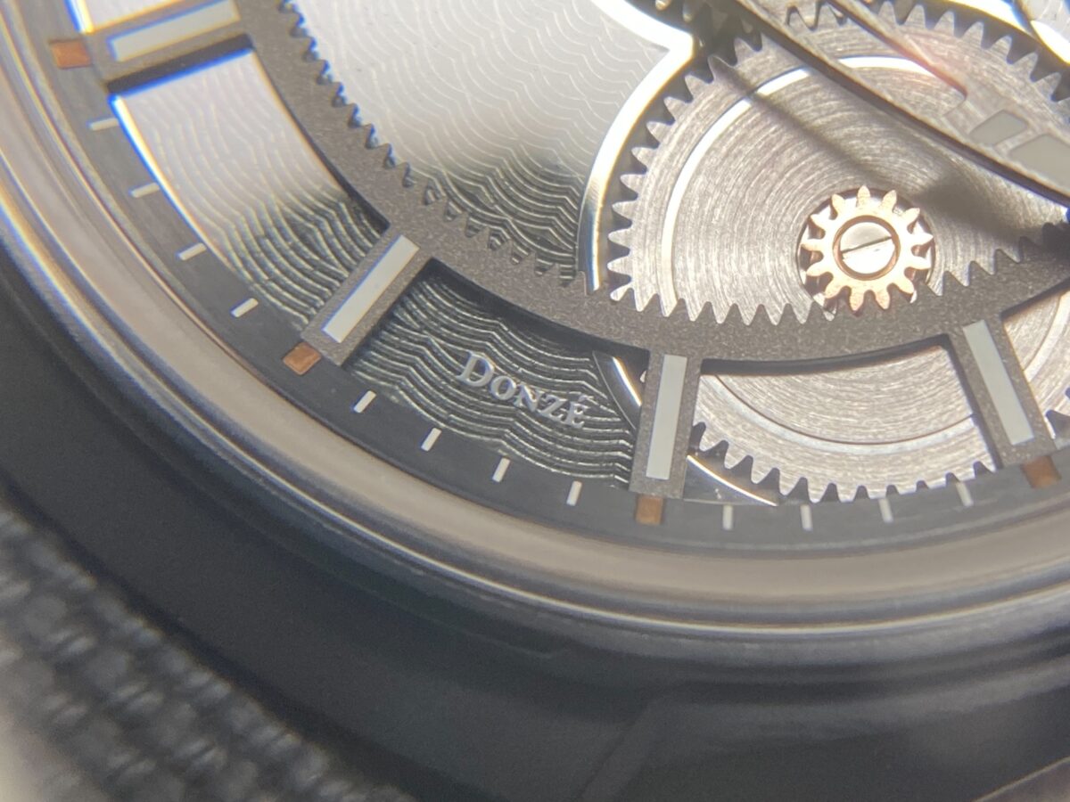 画像 【ユリス・ナルダン】革新性と伝統と兼ね備えたモデル「フリークX グレーエナメル」 - ULYSSE NARDIN