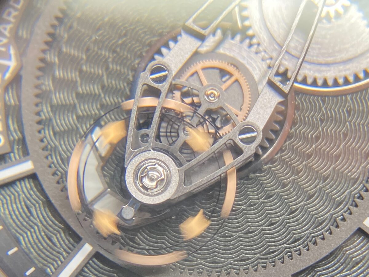 画像 【ユリス・ナルダン】革新性と伝統と兼ね備えたモデル「フリークX グレーエナメル」 - ULYSSE NARDIN