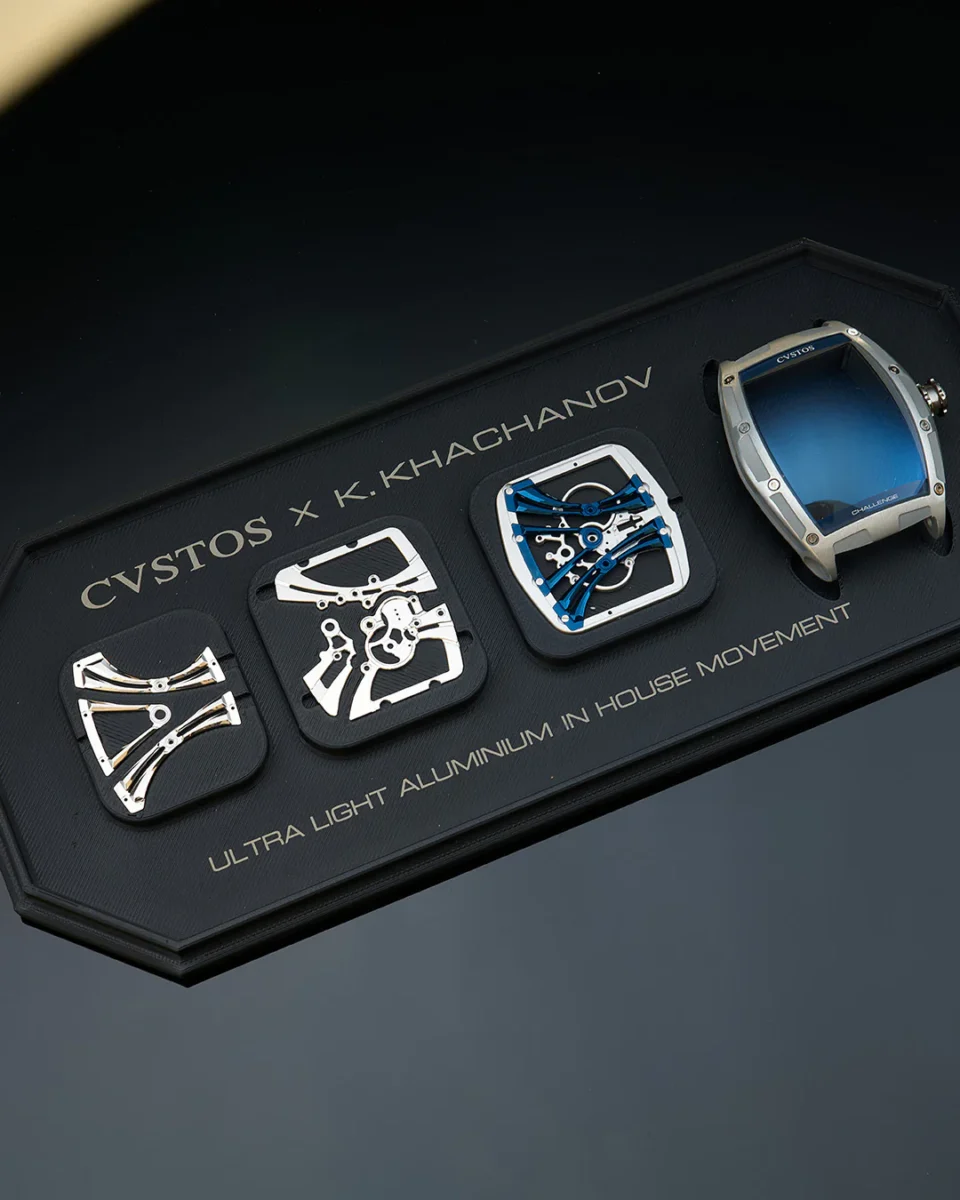 創業20周年！「チャレンジ K.ハチャノフ」トノー型で軽量かつ手巻きモデル！Ref：CVT-KHACHANOV ALU - CVSTOS 