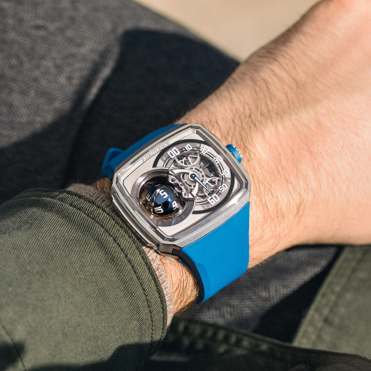 世界５大変態時計の一角「オートランス」～機械芸術は爆発だ！！ - Hautlence 