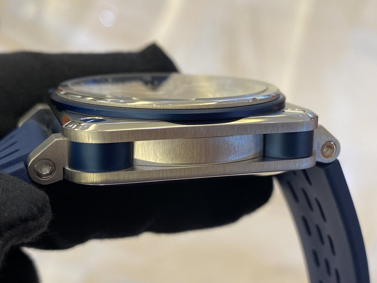 【ベル&ロス】多層構造を用いた現代的なラグジュアリーウォッチ「BR-X３ BLUE STEEL」実機レビュー - Bell＆Ross 