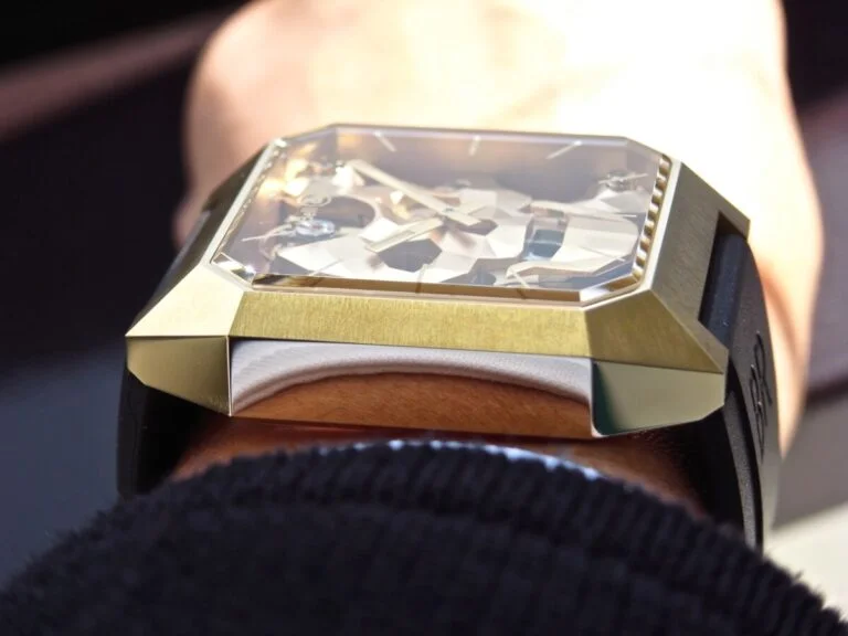 【ベル＆ロス】「BR-01 サイバースカル ブロンズ」とは？動くスカル時計の魅力｜世界限定500本 - Bell＆Ross 