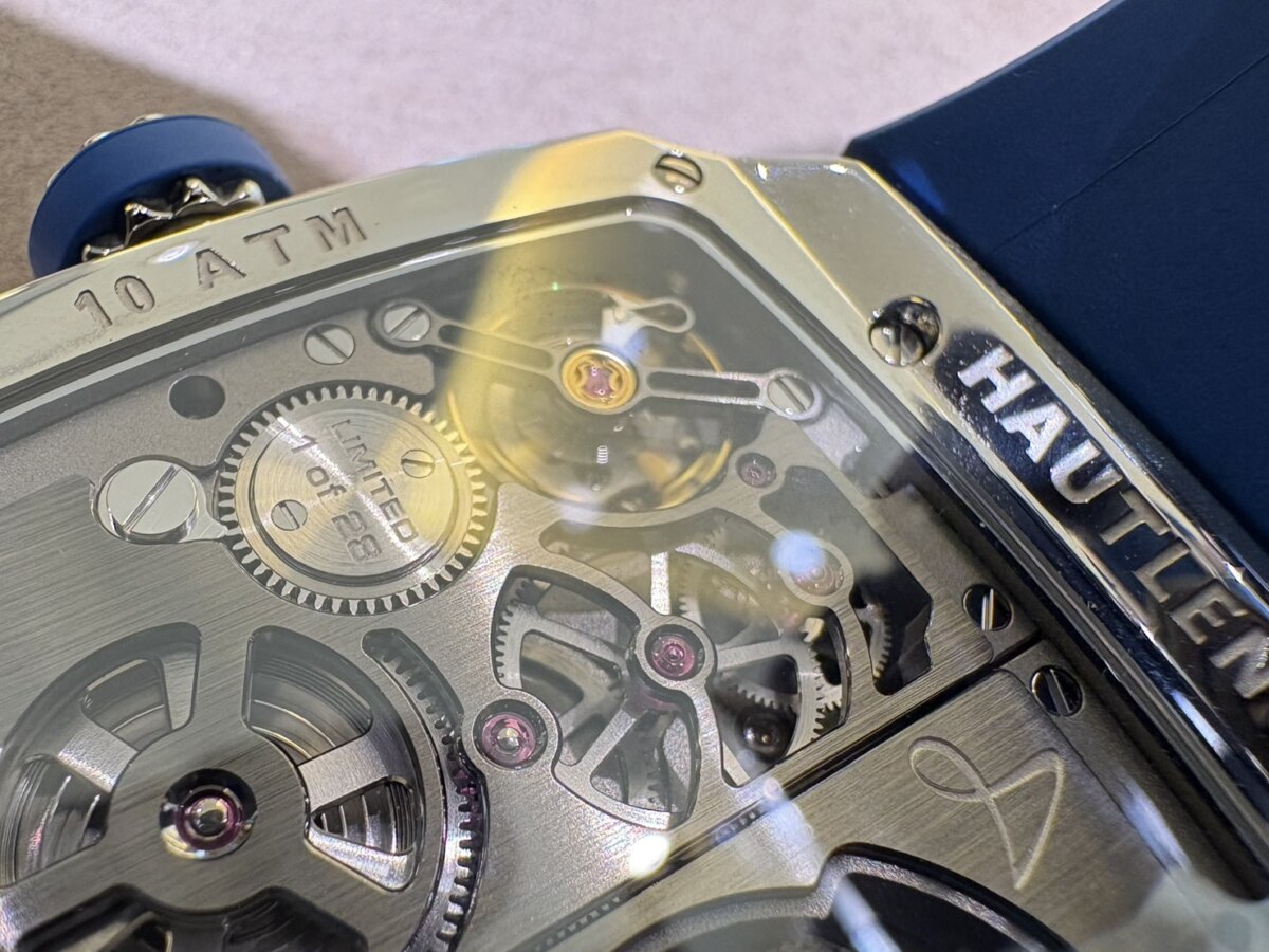 世界５大変態時計の一角「オートランス」～機械芸術は爆発だ！！ - Hautlence 