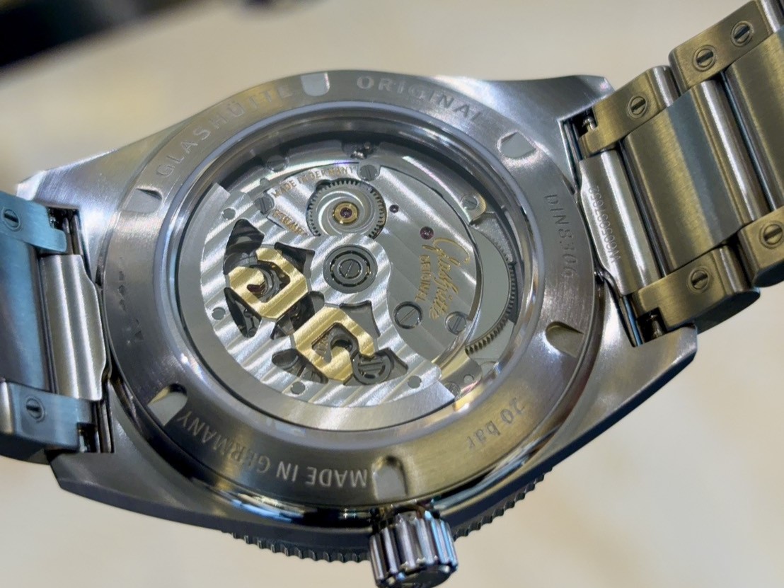 【今こそ選ぶべき1本】40mm未満×薄型ダイバーズの最適解 ― Glashütte Original「SeaQ」～oomiya心斎橋店 - Glashütte Original 