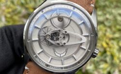 【ユリス・ナルダン】新作「フリークX グレー」(2323-500-1A/0A)入荷！エレガンスと実用性を兼ね備えた最新フリーク