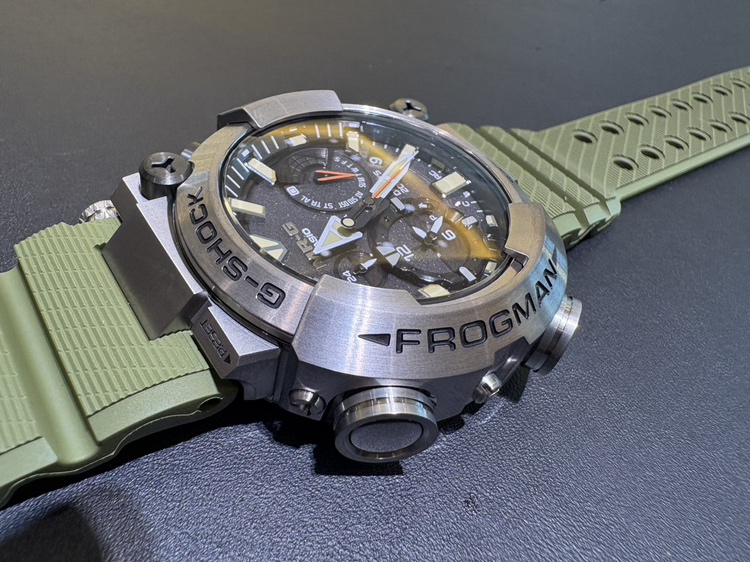 【G-SHOCK MR-G】世界最大のカエル　ゴライアスガエルをモチーフにした特別な1本(MRG-BF1000RG-3AJR) - G-SHOCK 