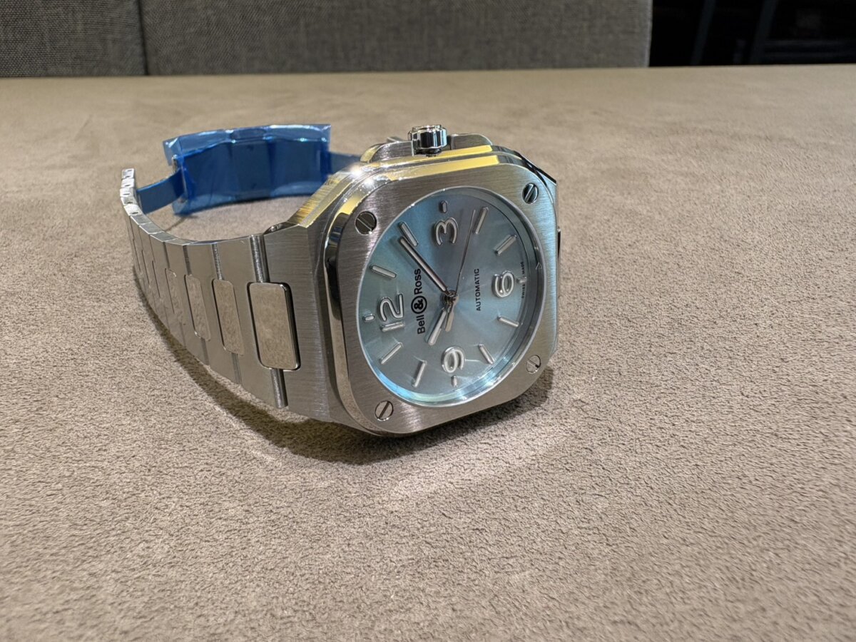 腕元を爽やかに彩る36mmモデル。｢BR-05 36mm ICE BLUE STEEL｣の魅力とは？(BR05A-S-BU-ST/SST) - Bell＆Ross 