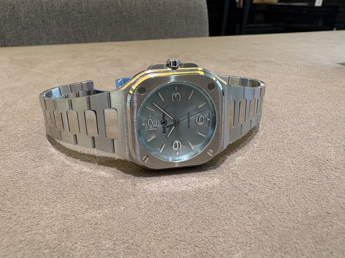 腕元を爽やかに彩る36mmモデル。｢BR-05 36mm ICE BLUE STEEL｣の魅力とは？(BR05A-S-BU-ST/SST) - Bell＆Ross 
