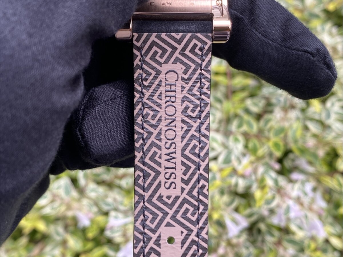 【クロノスイス】新作入荷！世界限定33本　時の神“クロノス”を用いたモデル　シリアルナンバーが縁起良い！？　「ネオ デジター クロノス」（CH-1371.2-GO） - CHRONOSWISS 