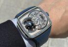 【H.モーザー】価格改定まで残り僅か!「パイオニア・フライングアワーズ ホワイトフュメ」(3240−1200)