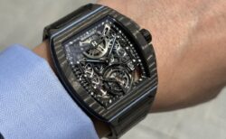 【ビアンシェ】「UltraFino Tonneau（ウルトラフィーノ・トノー）」｜独創的なトノーケースに宿る、超薄型フライングトゥールビヨンの美学