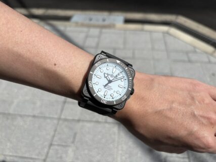 【Bell&Ross】夏の腕元を彩る、淡いブルーの輝き！BR-03 DIVER FULL LUM CERAMIC (BR03A-D-LM-CE/SRB)
