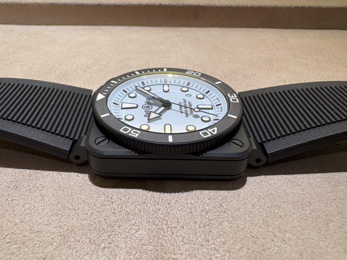 【Bell&Ross】夏の腕元を彩る、淡いブルーの輝き！BR-03 DIVER FULL LUM CERAMIC (BR03A-D-LM-CE/SRB) - Bell＆Ross 
