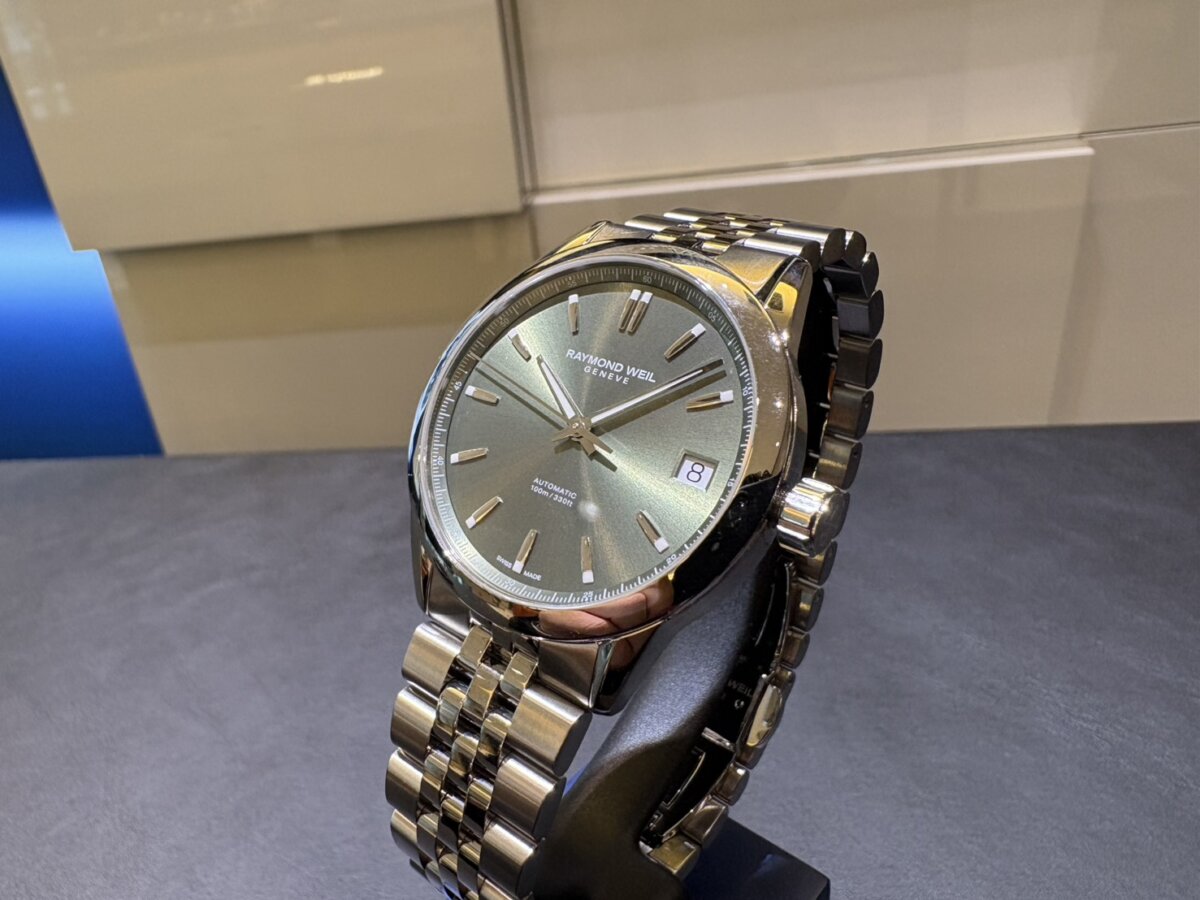 【RAYMOND WEIL】落ち着きと個性を腕元に レイモンドウェイル フリーランサー グリーン文字盤(2741-ST-52001) - RAYMOND WEIL 