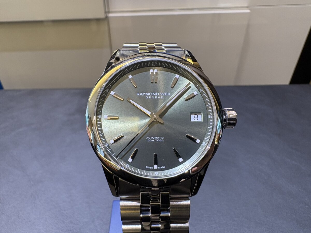 【RAYMOND WEIL】落ち着きと個性を腕元に レイモンドウェイル フリーランサー グリーン文字盤(2741-ST-52001) - RAYMOND WEIL 
