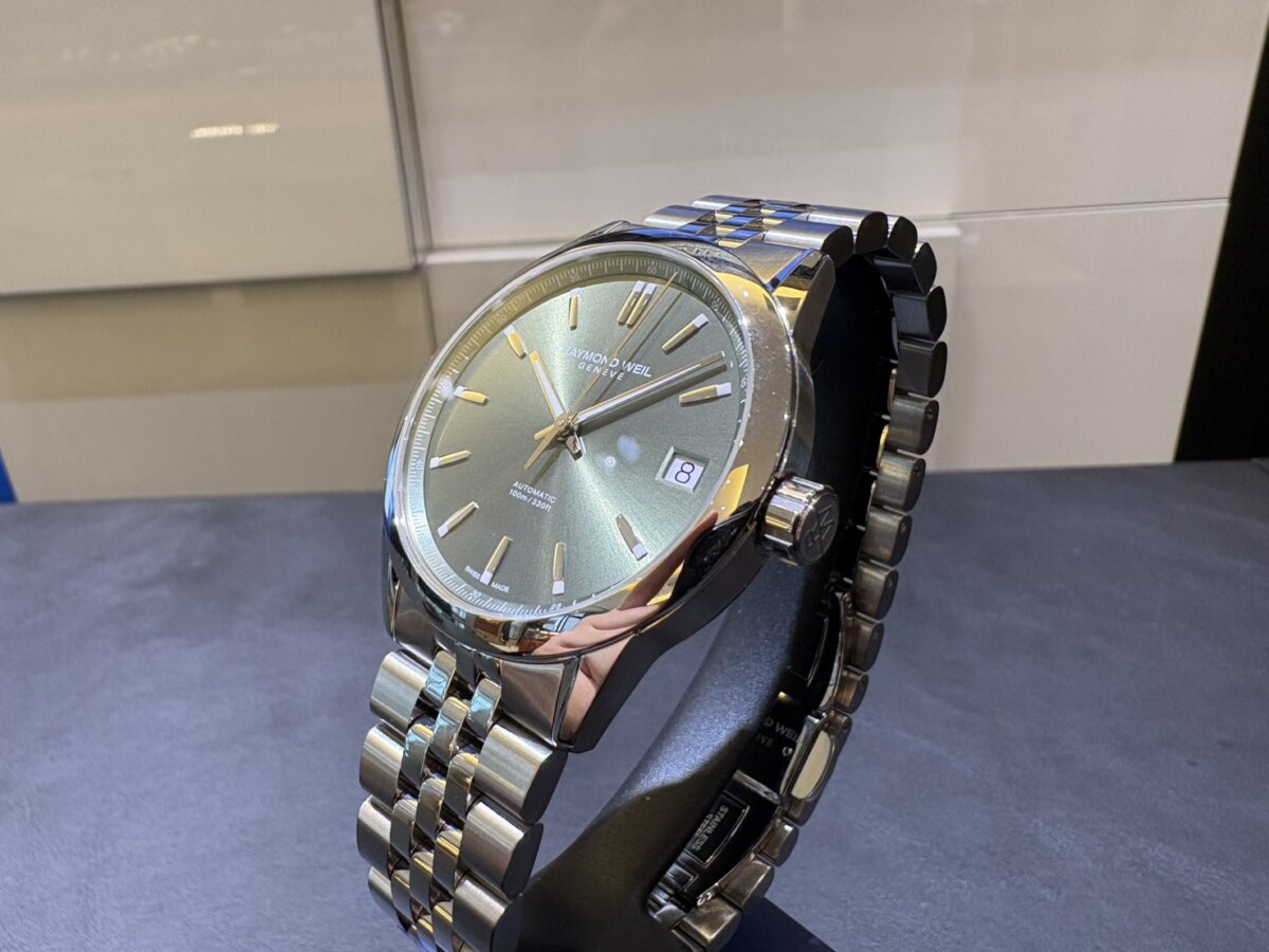 【RAYMOND WEIL】落ち着きと個性を腕元に レイモンドウェイル フリーランサー グリーン文字盤(2741-ST-52001) - RAYMOND WEIL 