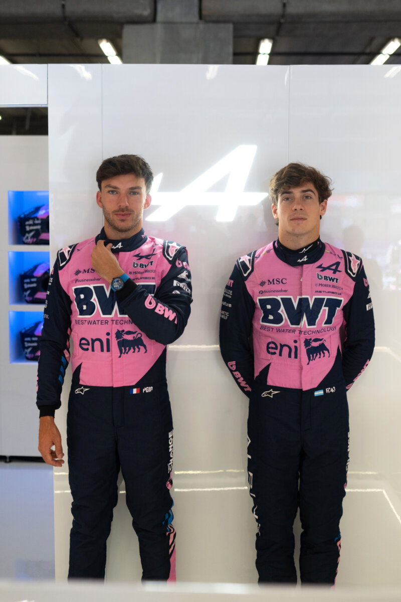 【H.モーザー】新作発表　アルピーヌとのコラボ 第３弾！「ストリームライナー・トゥールビヨン　スケルトン　セラミック　アルピーヌ　リミテッドエディション」（6814-2100） - H.Moser＆Cie. 