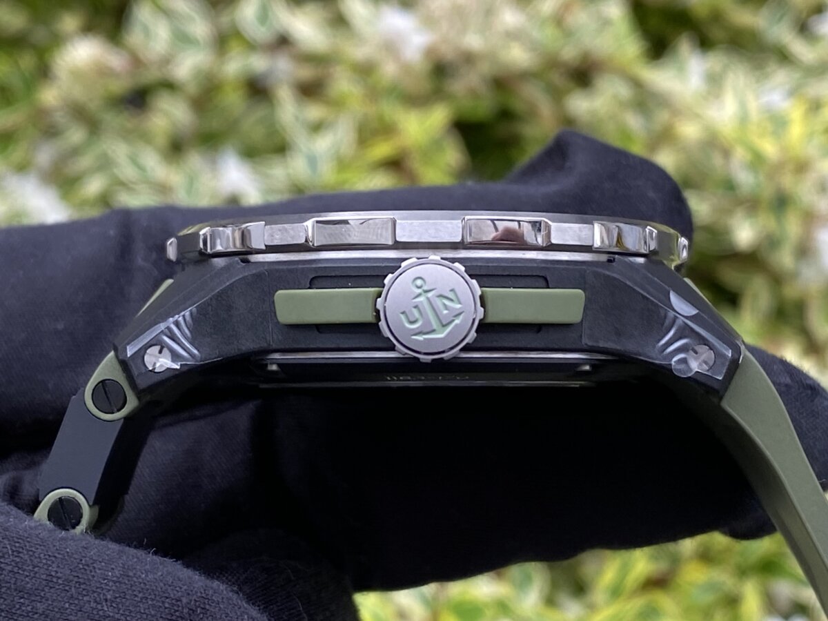 【ユリス・ナルダン】カーキ×ブラックが渋い！「ダイバー ネット OPS」 実機レビュー - ULYSSE NARDIN 