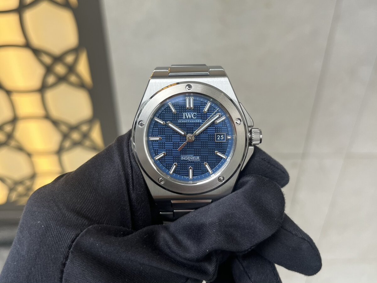 画像 【IWC】待望のブルーダイヤルが入荷!「インヂュニア・オートマティック 40」IW328907 - IWC