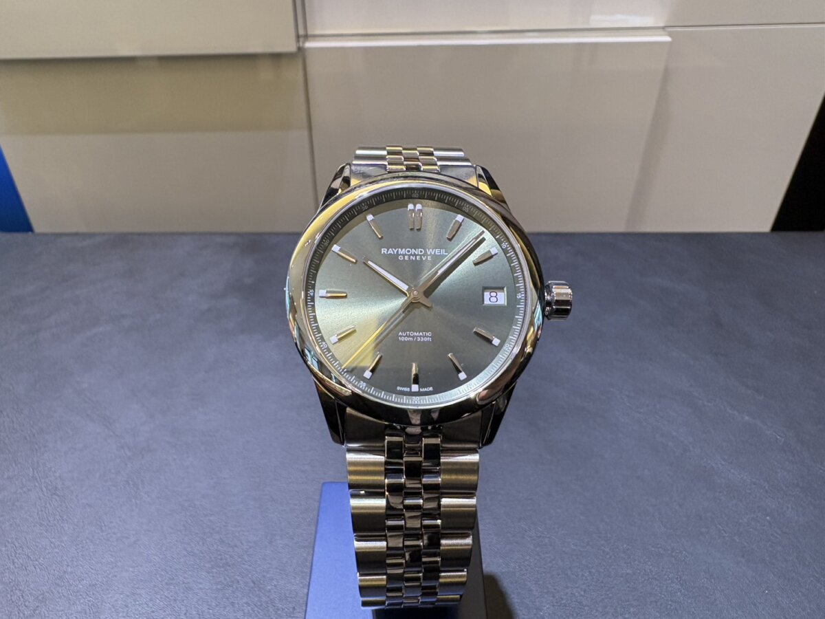 【RAYMOND WEIL】落ち着きと個性を腕元に レイモンドウェイル フリーランサー グリーン文字盤(2741-ST-52001) - RAYMOND WEIL 