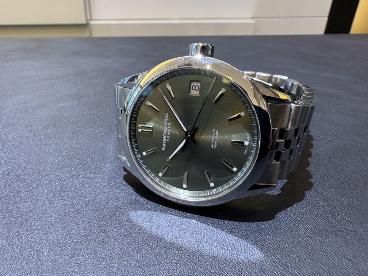 【RAYMOND WEIL】落ち着きと個性を腕元に レイモンドウェイル フリーランサー グリーン文字盤(2741-ST-52001) - RAYMOND WEIL 