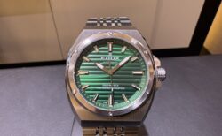 【EDOX】歴史を受け継ぐデザインと鮮やかなグリーンダイヤル。デルフィンオリジナル1973オートマティック(80142-3M-VIN)