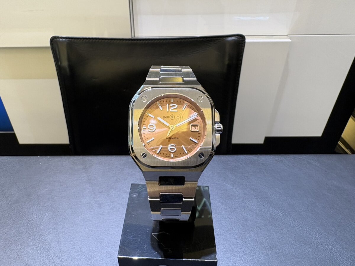 【Bell&Ross】温かみのあるコッパーブラウンと都会的なデザイン。 ｢BRｰ05 Copper Brown Steel｣ - Bell＆Ross 