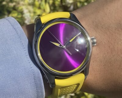【H.モーザー】光で表情が一変する「パイオニア・センターセコンド サンベリー」 実機レビュー！