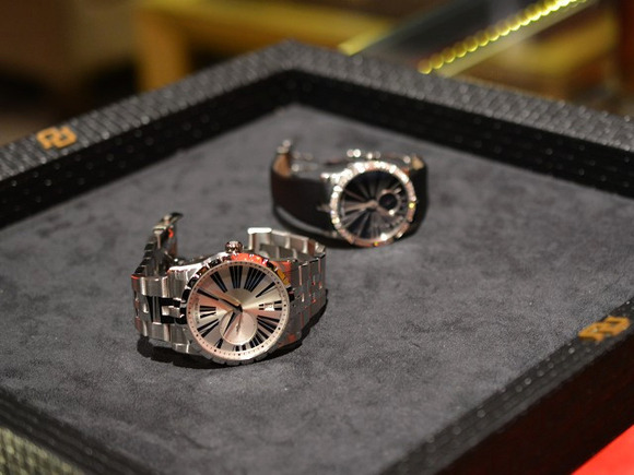 今日のロジェデュブイは、ゆっくりお選び頂けます。 - ROGER DUBUIS（取扱い終了） 