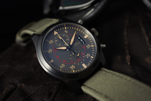 セラミック素材を仕上げる。 - IWC 