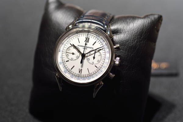 ヴァシュロン・コンスタンタン 2015年新作 ヒストリーク 1955 ”Cornes de Vache”　500H/000P-B058 実機写真 - ▶SIHH｜WW その他 