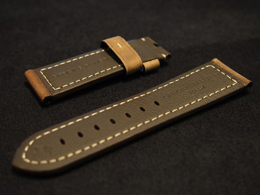 本日のPANERAIストラップはアンティークカーフブラウン。 - PANERAI（取扱い終了） 